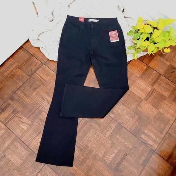LEVIS Signature Mid Rise Bootcut Jeans - Picture 5 of 14